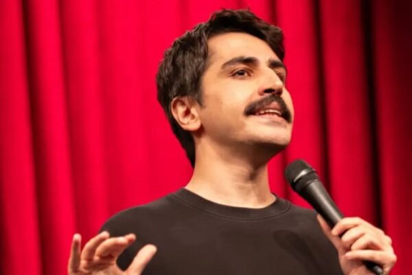 Суд у Стамбулі заарештував стендап-коміка Деніза Гьокташа після того, як його затримали в головному аеропорту міста через виступ, який набрав 9,4 мільйона переглядів на YouTube
