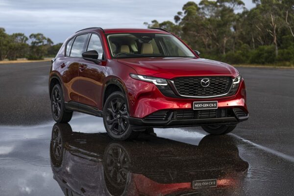 Mazda вивела на ринок Австралії нове покоління свого популярного кросовера CX-5. На честь цієї події компанія підготувала масштабну рекламну кампанію, ключовою особливістю якої стала спеціально написана пісня про автомобіль.