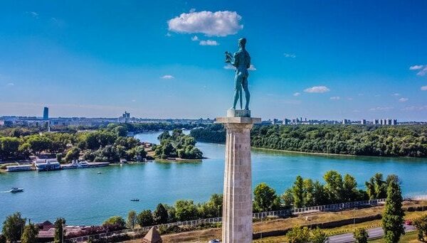 Країна без моря стала туристичним хітом: чому мандрівники масово їдуть сюди