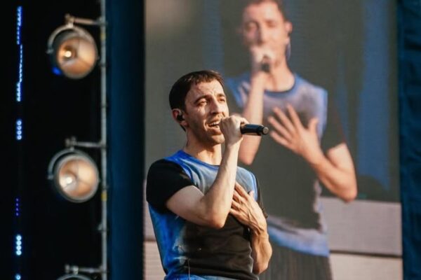 Просто на концерті IVAN LIULENOV: у Львові чоловік освідчився коханій і не стримав сліз