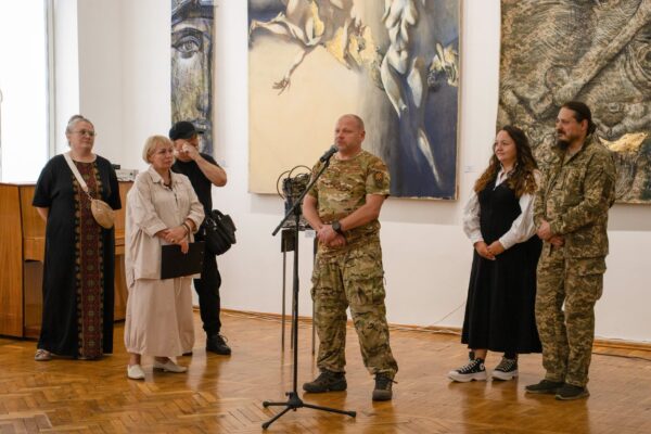 У Черкаському художньому музеї стартувала виставка “Відлуння”
