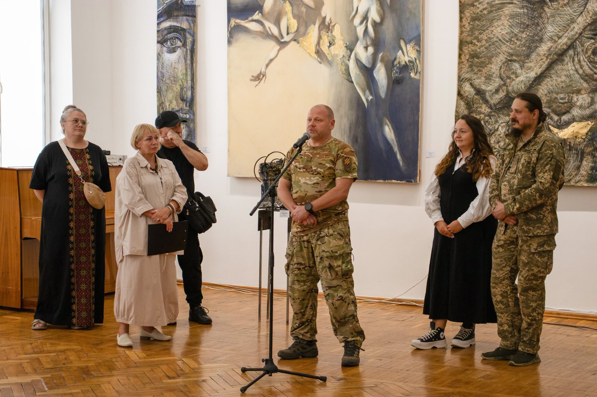 У Черкаському художньому музеї стартувала виставка “Відлуння”