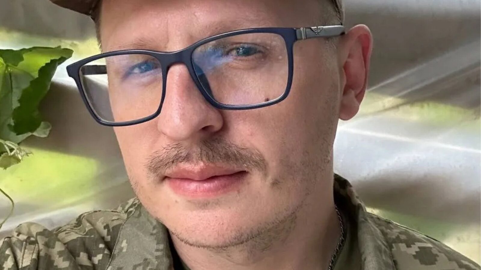 Лікарі заборонили йому говорити: відомий співак, який служить у ЗСУ, переніс операцію