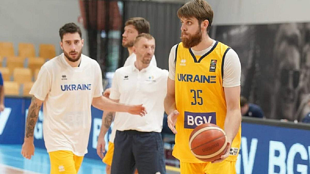 Форвард збірної України офіційно повернувся в Європу з баскетбольної екзотичної першості
