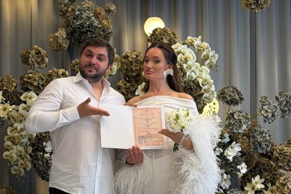 Діана Глостер таємно вийшла заміж та поділилася фотографіями