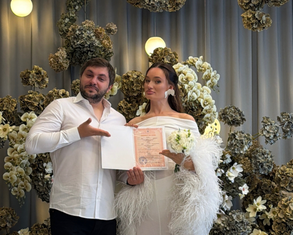 Діана Глостер таємно вийшла заміж та поділилася фотографіями